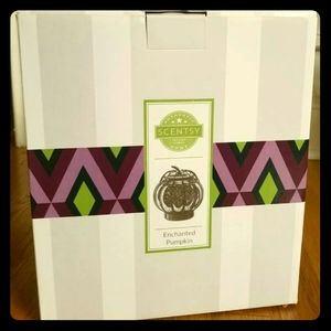 NIB Enchanted Pumpkin Scentsy Warmer